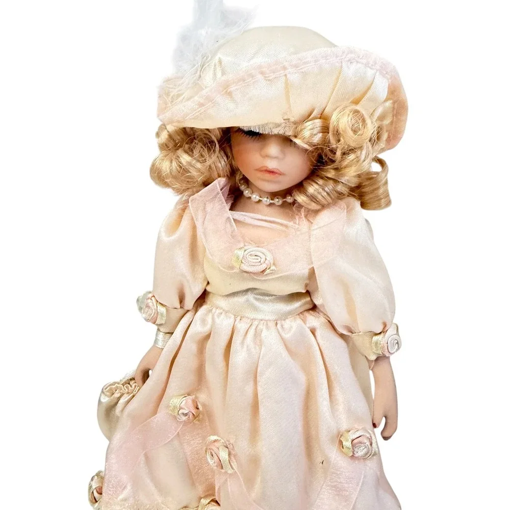Victorian Porcelain Doll Girls OS Peach Victorian Lace Rose Floral Hat Stand